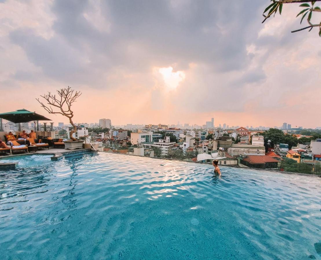 Peridot Grand Luxury Boutique Hotel Hanoj Exteriér fotografie View from the rooftop pool