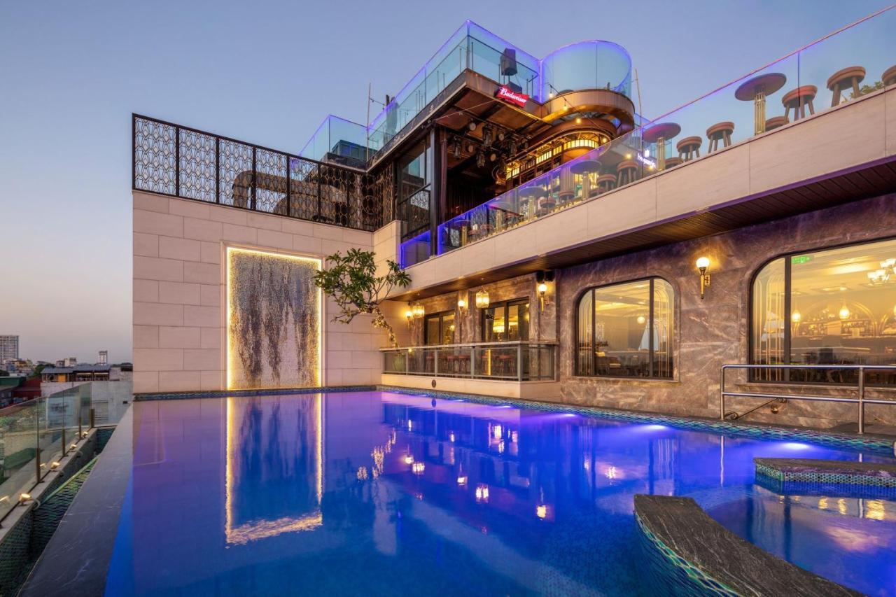 Peridot Grand Luxury Boutique Hotel Hanoj Exteriér fotografie The pool at the hotel