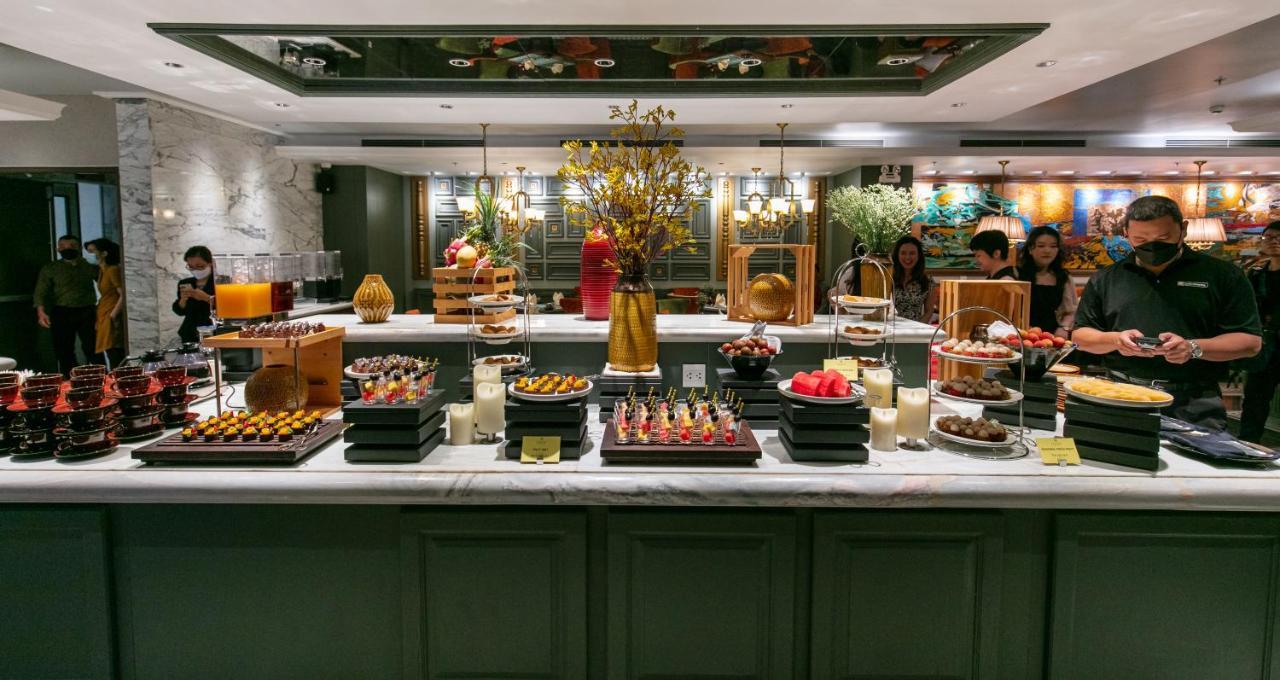 Peridot Grand Luxury Boutique Hotel Hanoj Exteriér fotografie A dessert buffet at a hotel