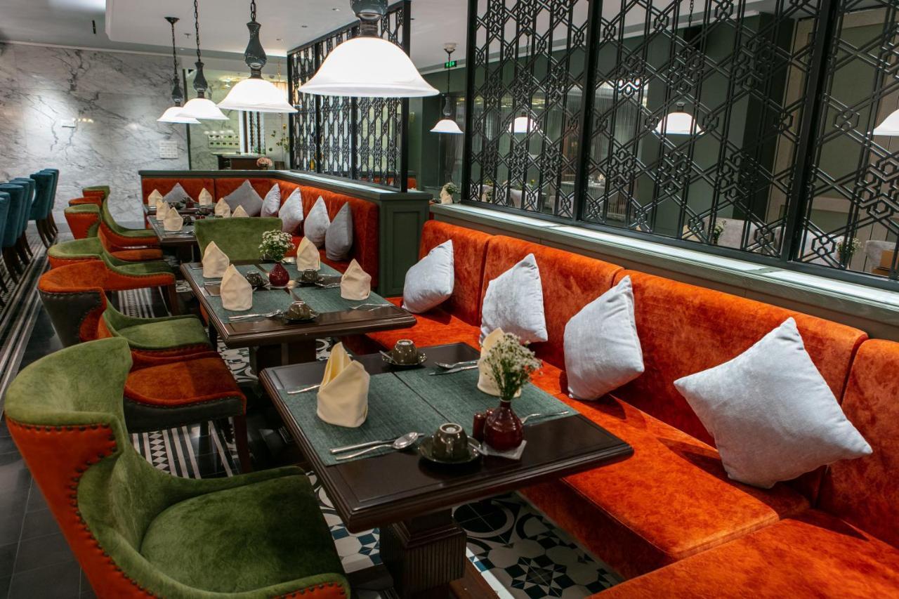 Peridot Grand Luxury Boutique Hotel Hanoj Exteriér fotografie Interior of the restaurant